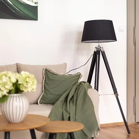 Vintage Next To The Synagogue Apartment